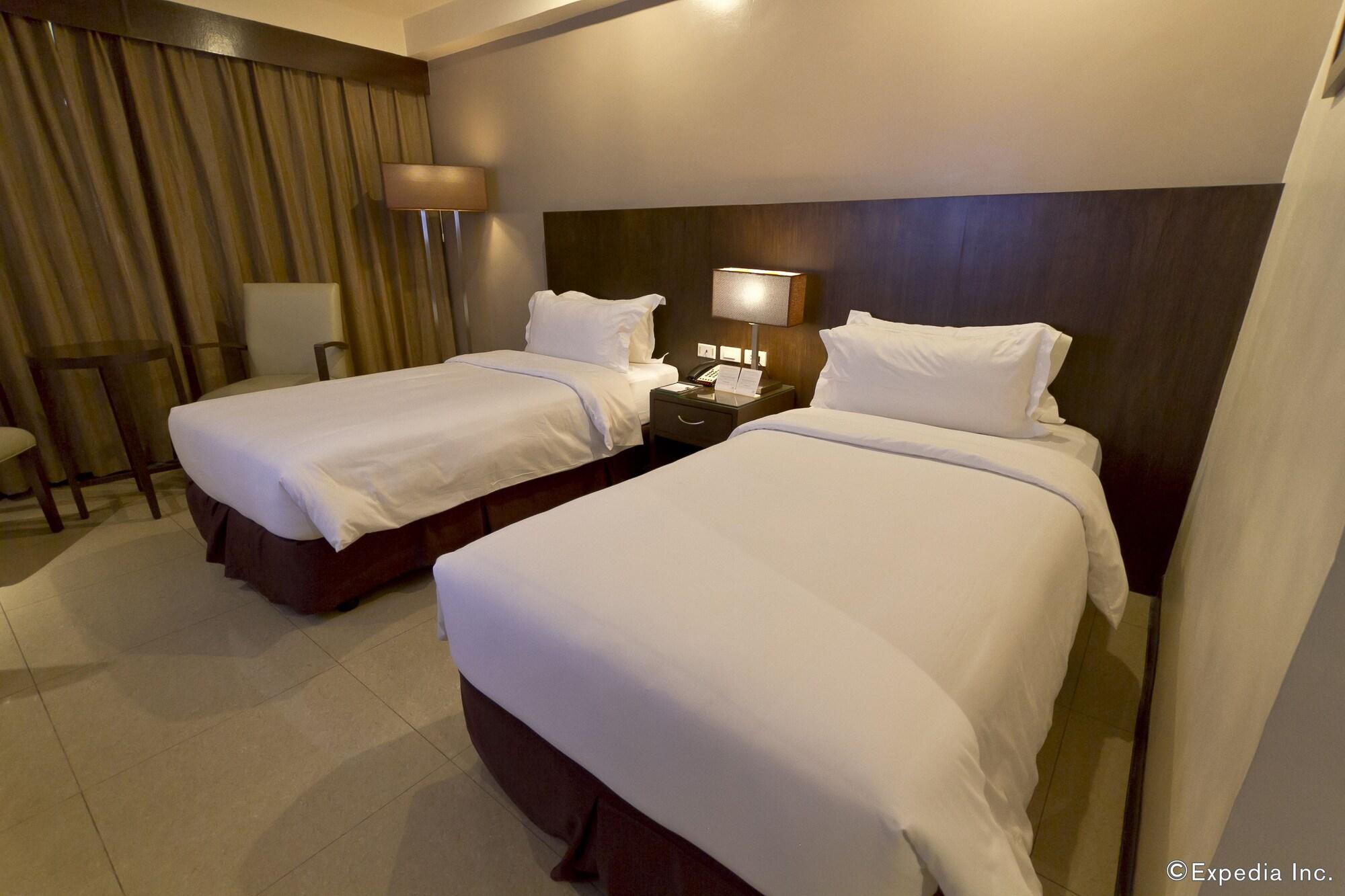 Mandarin Plaza Hotel Cebu Exterior photo