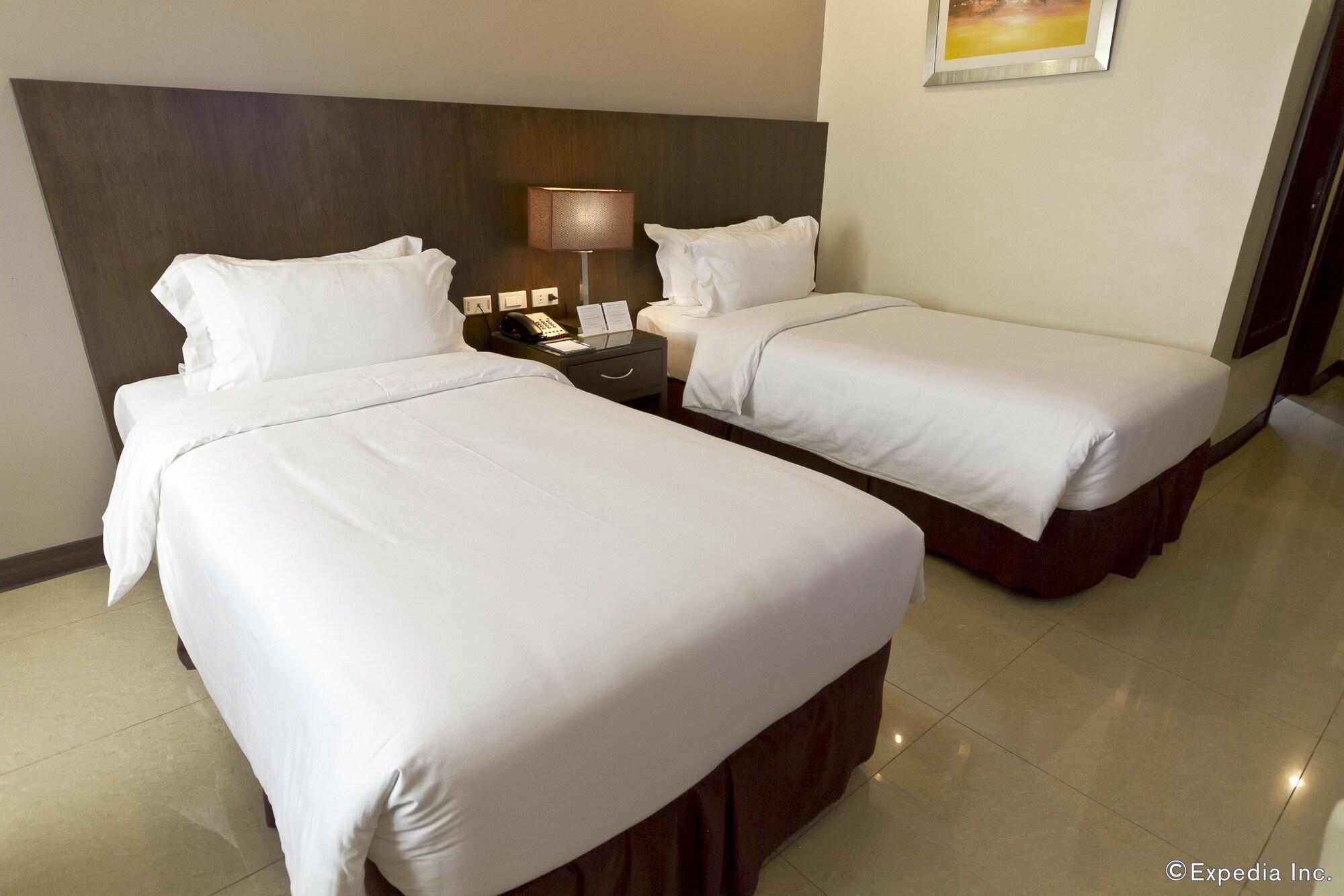 Mandarin Plaza Hotel Cebu Exterior photo