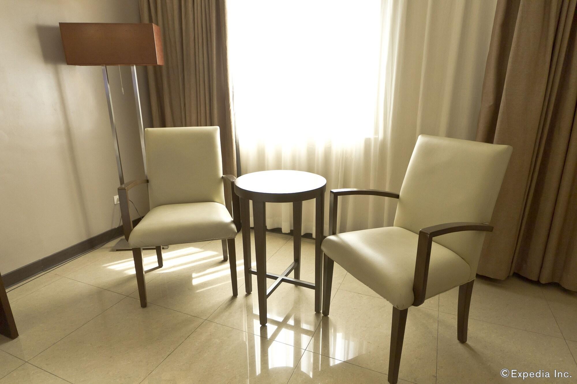Mandarin Plaza Hotel Cebu Exterior photo