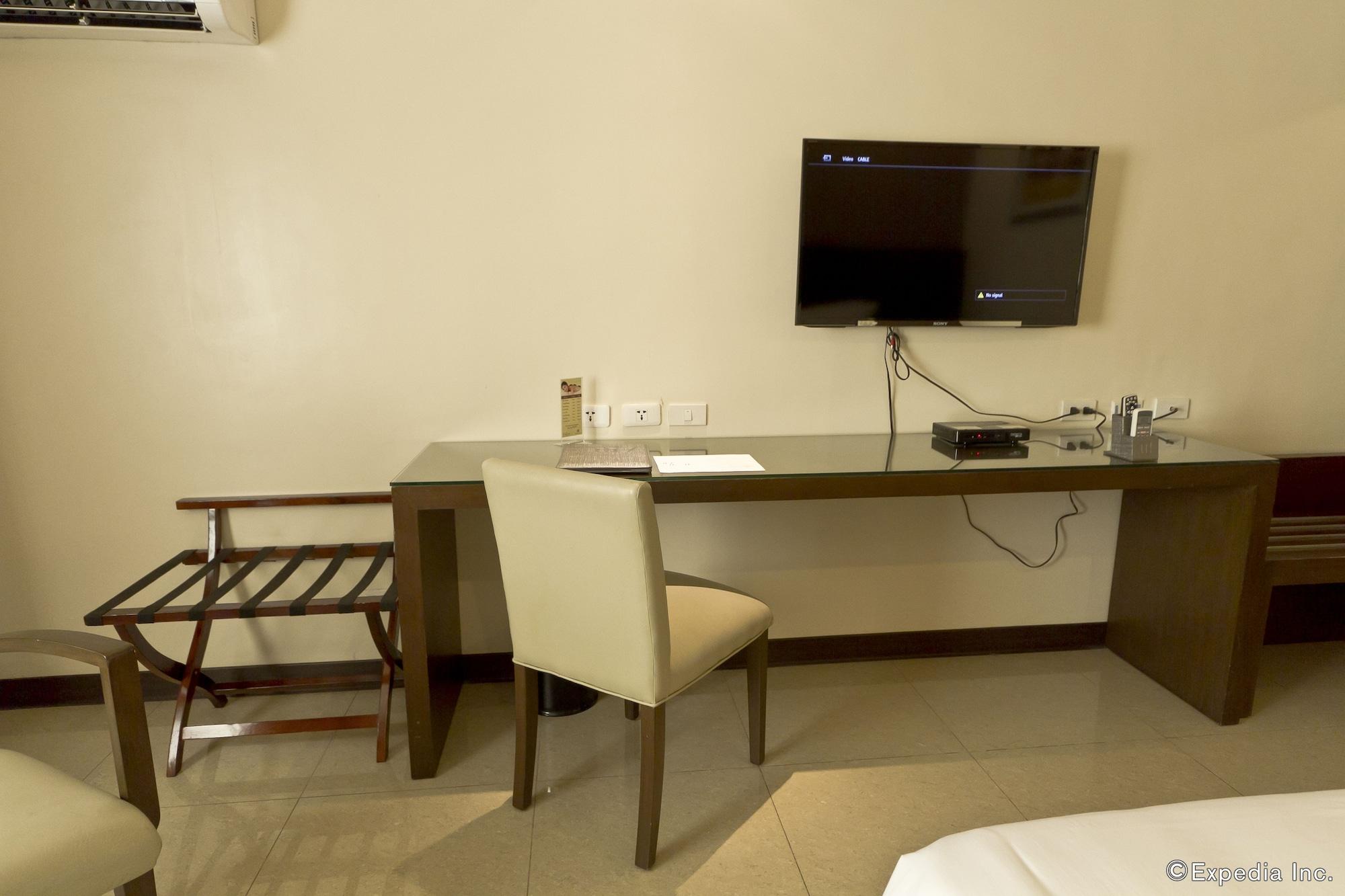 Mandarin Plaza Hotel Cebu Exterior photo