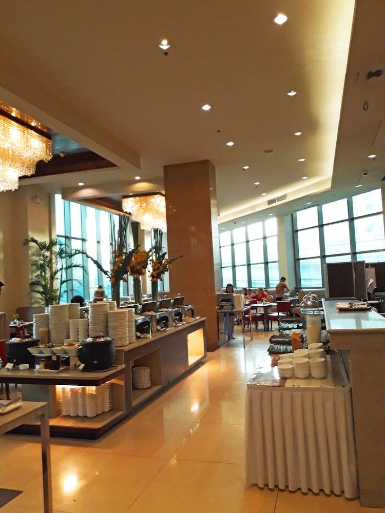Mandarin Plaza Hotel Cebu Exterior photo