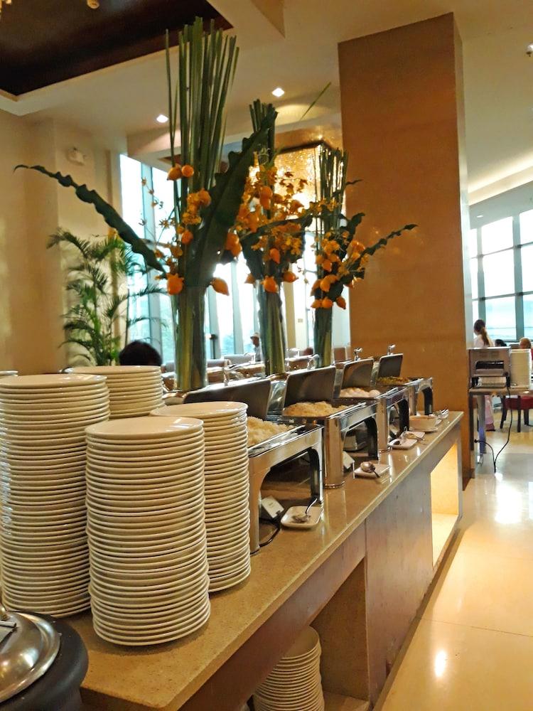 Mandarin Plaza Hotel Cebu Exterior photo
