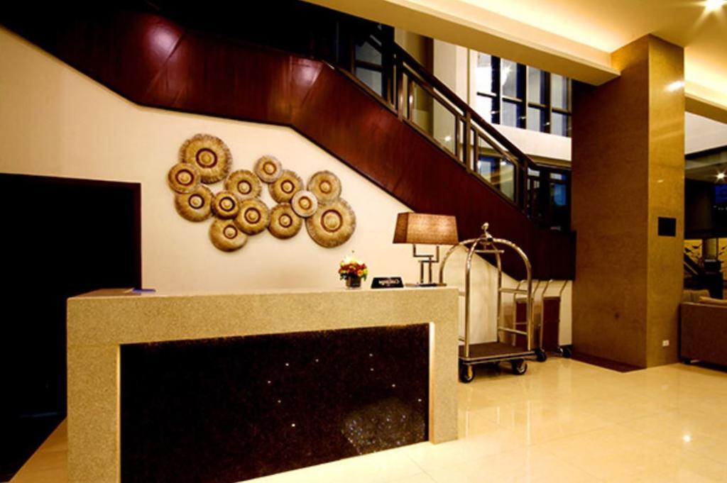 Mandarin Plaza Hotel Cebu Exterior photo