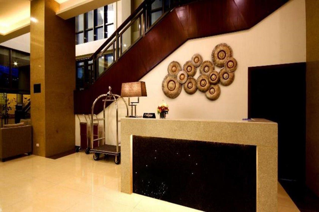 Mandarin Plaza Hotel Cebu Exterior photo