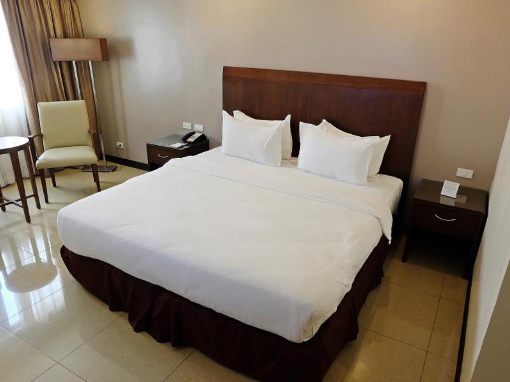 Mandarin Plaza Hotel Cebu Exterior photo