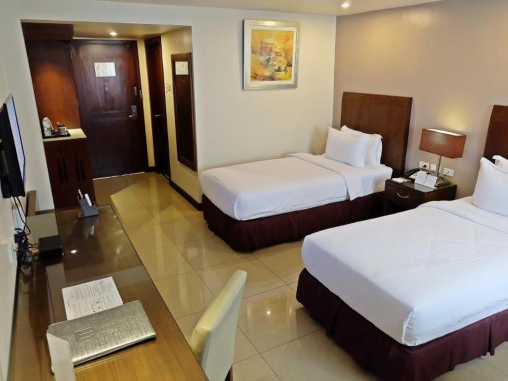 Mandarin Plaza Hotel Cebu Exterior photo