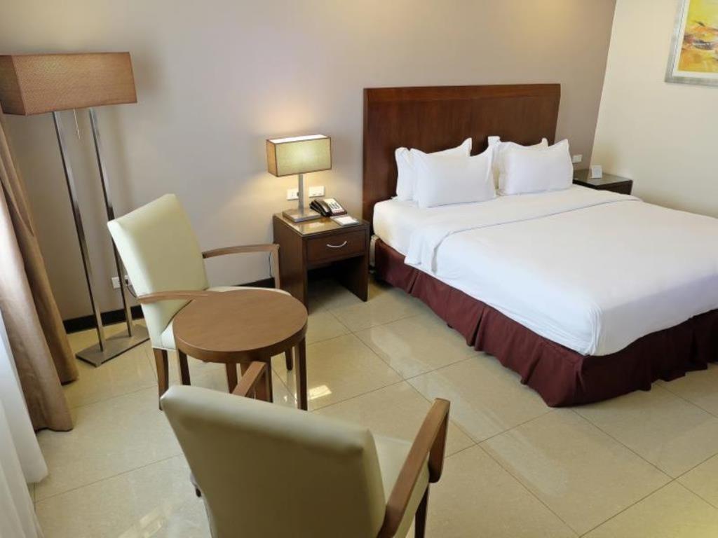 Mandarin Plaza Hotel Cebu Exterior photo