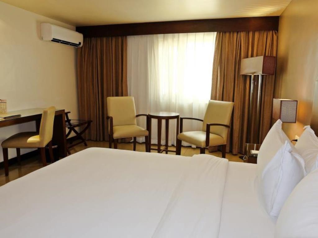 Mandarin Plaza Hotel Cebu Exterior photo