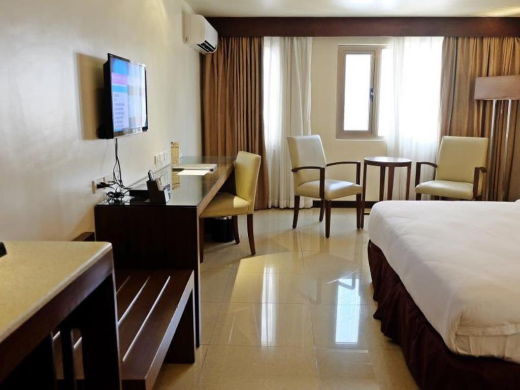 Mandarin Plaza Hotel Cebu Exterior photo