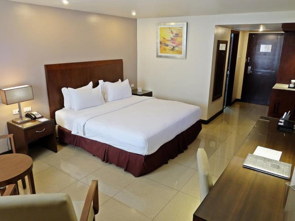 Mandarin Plaza Hotel Cebu Exterior photo